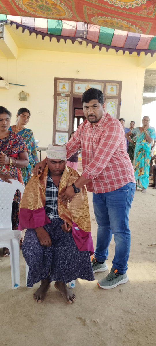 Jeevandants's tweet photo. అవయవదాత శ్రీ. కడారి జంగయ్య గారికి జోహార్లు 🙏🙏
@Jeevandants participated in the condolence program, presented a certificate to his family & raised awareness about the importance of organ donation. Let's spread the message of hope, compassion & life saving actions through #DDtx. https://t.co/N40UxtvBtl