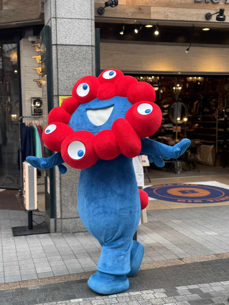 大阪・関西万博の公式キャクターミャクミャクがクリスロードに来ました‼️‼️‼️
本日16時から常陽銀行仙台支店前で写真撮影会があります。是非会いに来てください📸

#ミャクミャク #大阪関西万博 #クリスロード商店街