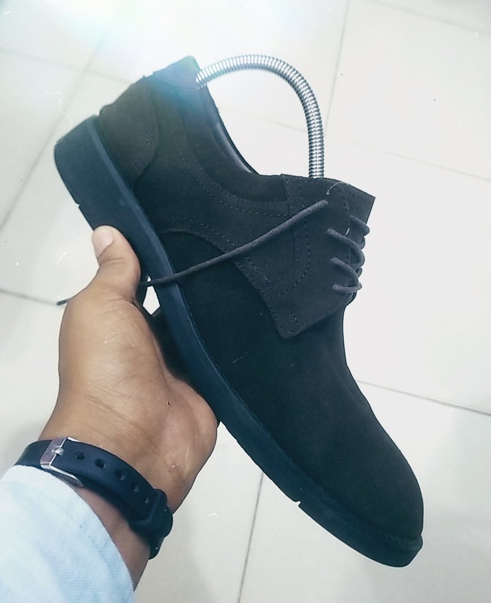 ShoesShady's tweet photo. @SportsarenatzTz Mtumba safi kabisa size 44 kwa 48,000/=tsh tuu karibuni sana https://t.co/FNdrLJX9mT