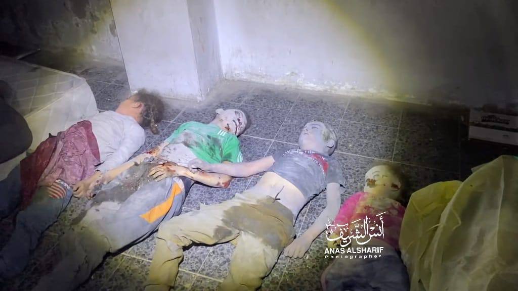 Gazze'deki Çocuklar uykuda
 şehit oldular...
Soyun kurusun İsrail.!
Gün yüzü görme İsrail.!
#Hamas #Gazze