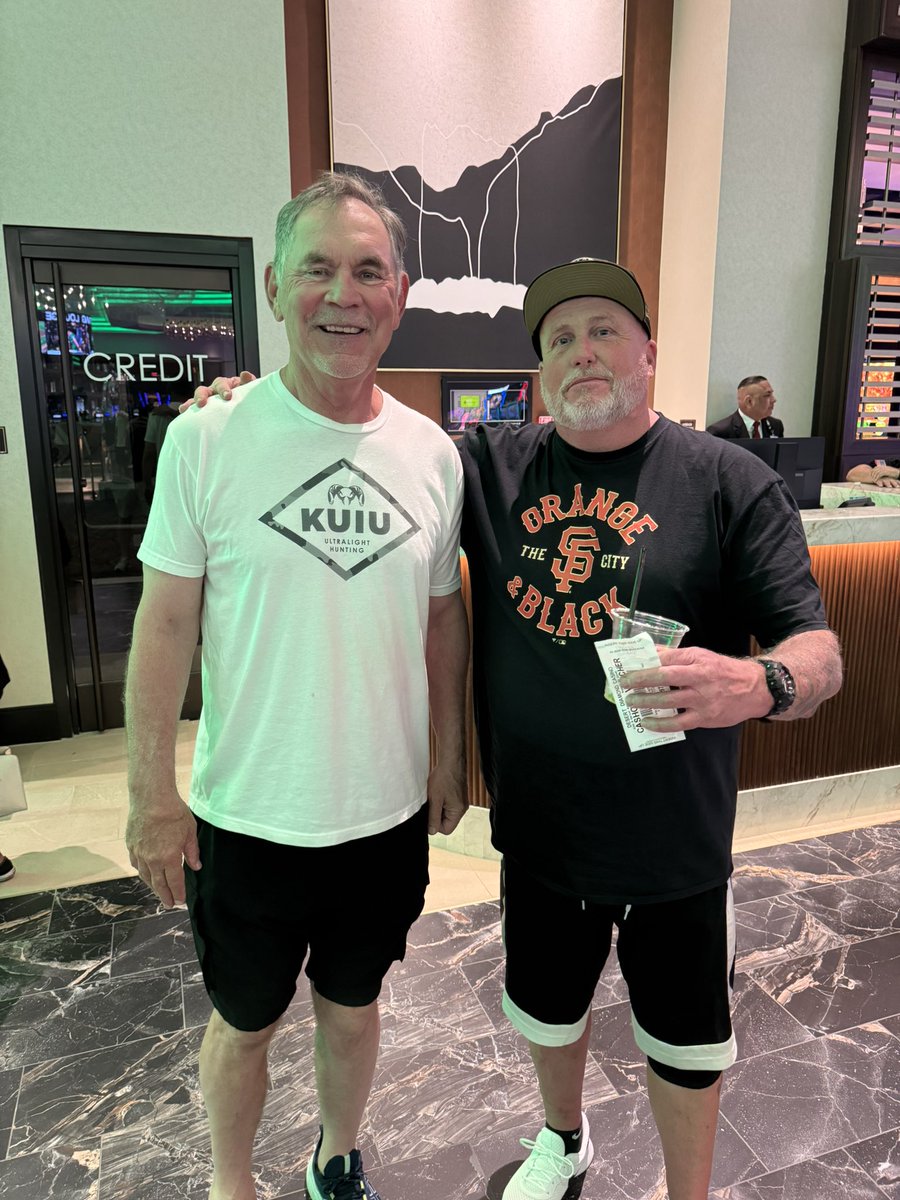 KGarvine's tweet photo. Met the best Mgr @sanfransicoFP ever had!! Thanks for the pic skip! https://t.co/qdLovGRpdV