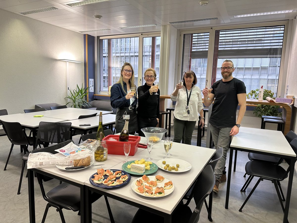 The greatest team of all celebrates Marine Mauperin's publication on Nature Communications!🥇🥂🎈🎉🎊👍👍👏👏💪💪