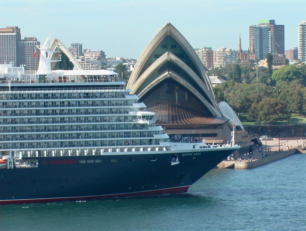 LargsbayPaul's tweet photo. Cunards Queen Anne arriving in Sydney Harbour for the first time.
#cunard #QueenAnne #sydneyharbour https://t.co/itKgEiLvEU
