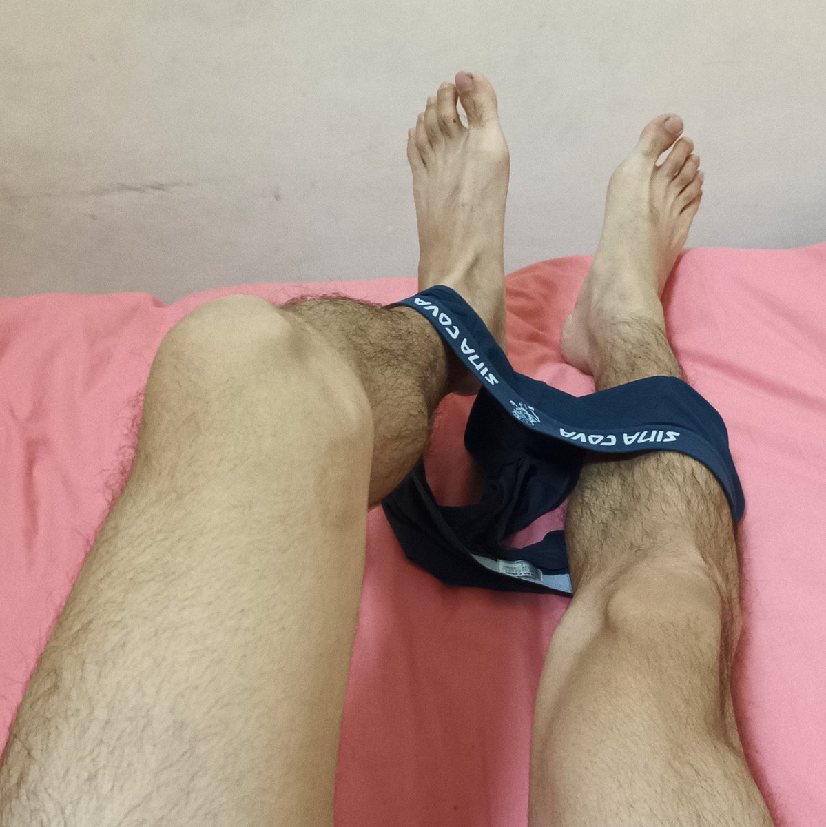 天氣寒冷🌬️
不穿內褲睡覺真好舒服😙