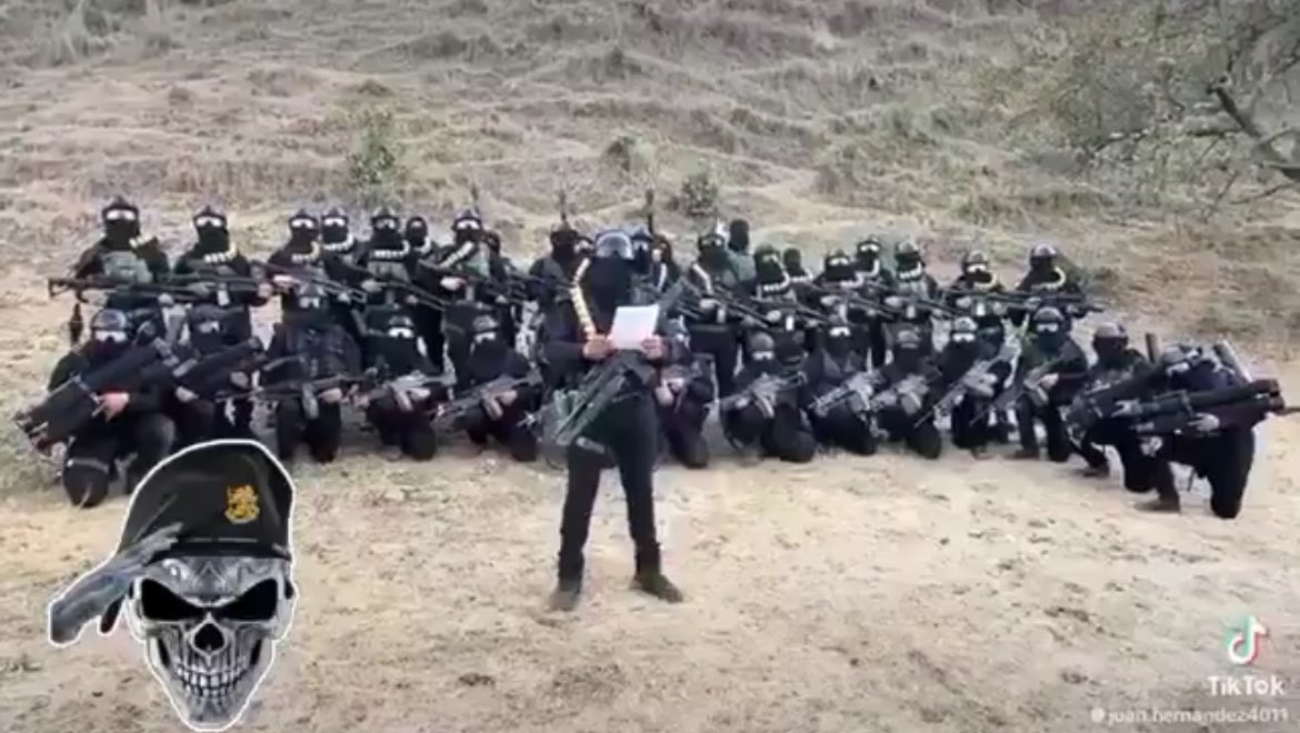 Funesta's tweet photo. ¿Según sus declaraciones, debemos creer que el CJNG podrá traficar drogas y cobrar derecho de piso, pero mentir nunca, porque son paladines defensores de la verdad y la verdad es la del Estado?

¡Vamos! ¿Qué tan desesperados están? 
https://t.co/9EwsEgiQPk https://t.co/CwYbkJX3uX