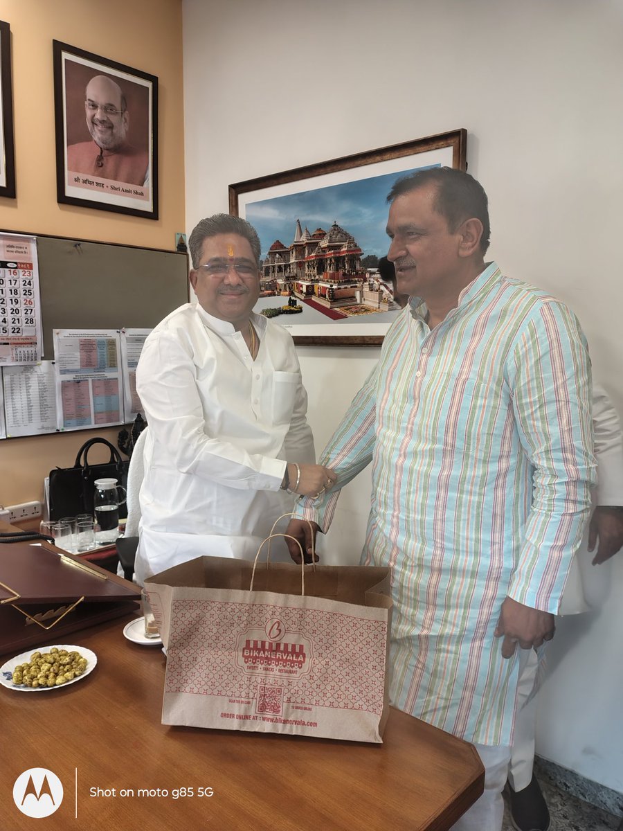आज नई दिल्ली में <a href="/BJP4India/">BJP</a> के यशस्वी राष्ट्रीय महामंत्री आदरणीय श्री <a href="/sunilbansalbjp/">Sunil Bansal</a> जी से भेंट कर होली के पावन पर्व की शुभकामनाएं प्रेषित कीं ।

 आपका अद्वितीय संगठन कौशल, संघर्ष और राष्ट्रवाद के प्रति अटूट समर्पण हमारे लिए आदर्श है।