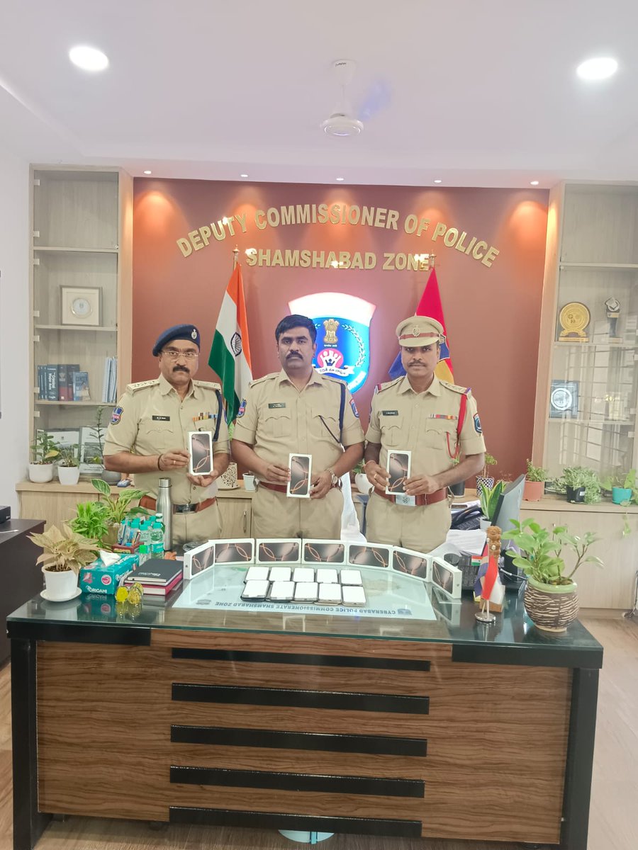 <a href="/psrgia_cyb/">RGI Airport Police Station</a>  Airport Police Outpost successfully intercepted a group of five women who were attempting to smuggle a total of 10 high-end iPhones into India without declaring them to Customs authorities.