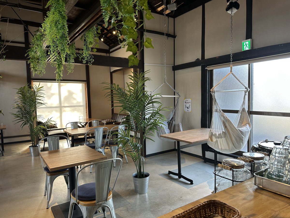 azuma36cafe's tweet photo. AZUMA36cafeは3月17日より、リニューアルオープンしました！

【 #AZUMA36cafe 】
吾妻山の麓に佇み、目の前には水田が広がる築100年の古民家をリノベーションしたカフェレストラン。
県産の肉や地元の新鮮な野菜を使った料理が人気。
テラス席は犬連れOK。 https://t.co/rQv88xr1cT