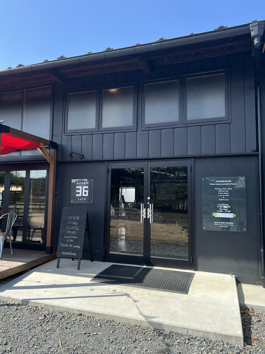 azuma36cafe's tweet photo. AZUMA36cafeは3月17日より、リニューアルオープンしました！

【 #AZUMA36cafe 】
吾妻山の麓に佇み、目の前には水田が広がる築100年の古民家をリノベーションしたカフェレストラン。
県産の肉や地元の新鮮な野菜を使った料理が人気。
テラス席は犬連れOK。 https://t.co/rQv88xr1cT