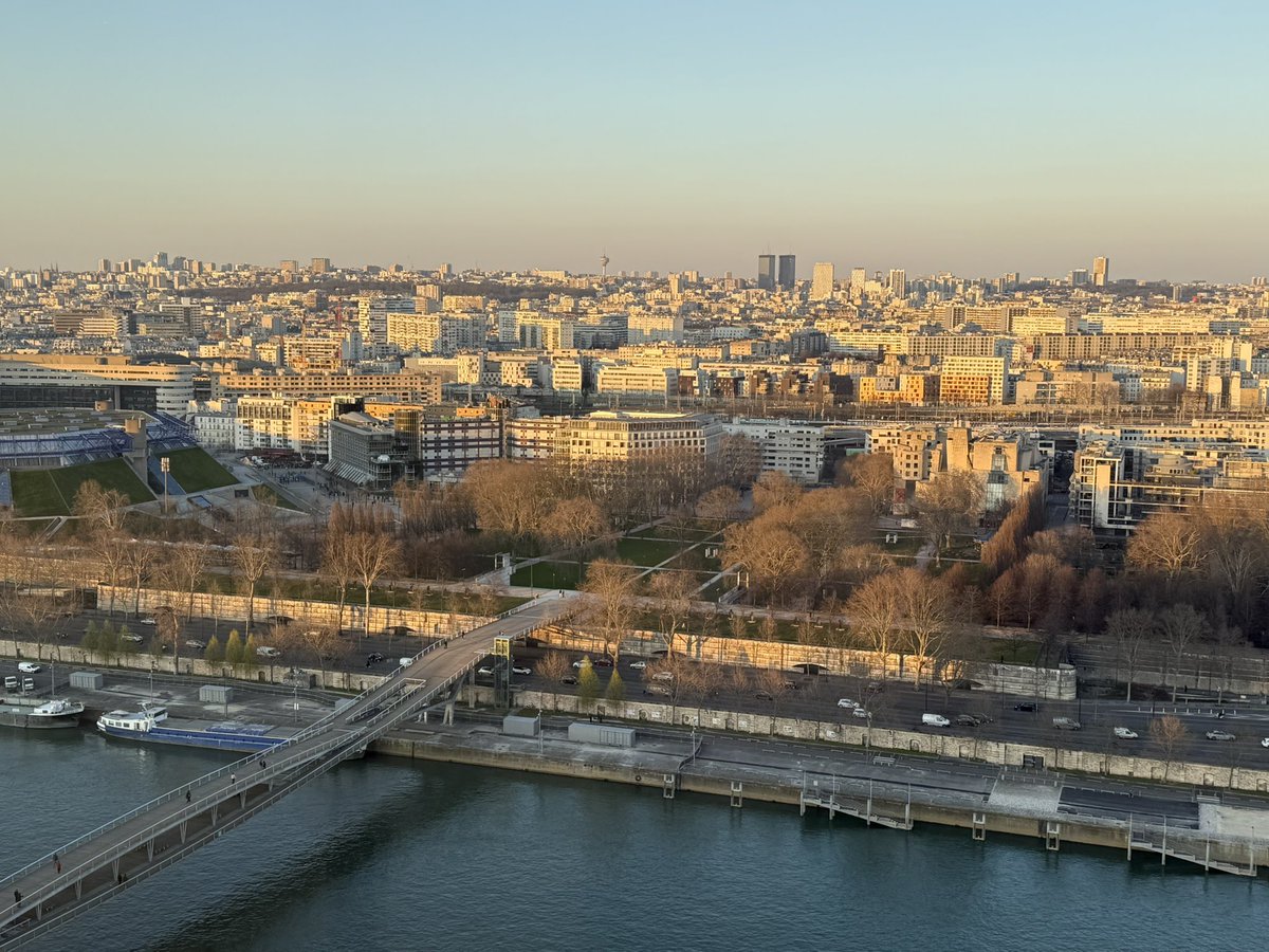 Sophie Bib 👠📚📸#BCBG #BRI cyclette unité psecial tweet media