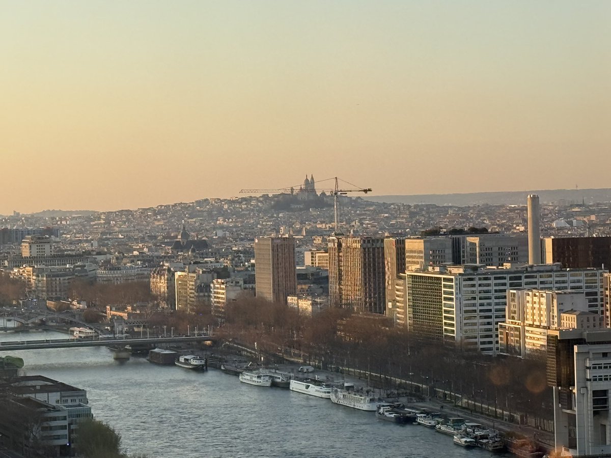 Sophie Bib 👠📚📸#BCBG #BRI cyclette unité psecial tweet media