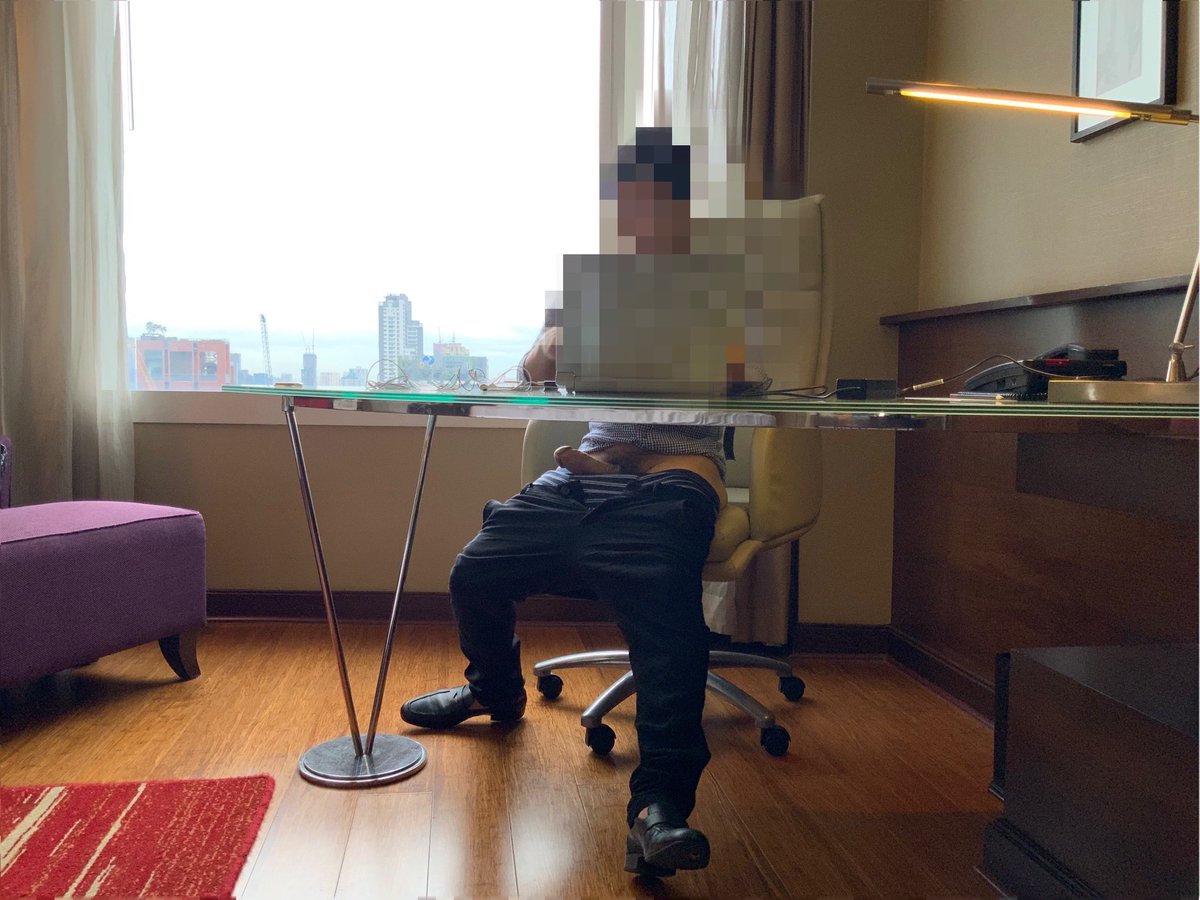 今日は出張先のホテルに閉じこもって9時から18時まで会議が15件…😣
疲労困憊なので誰か机の下でフェラしてくれないかな🥹