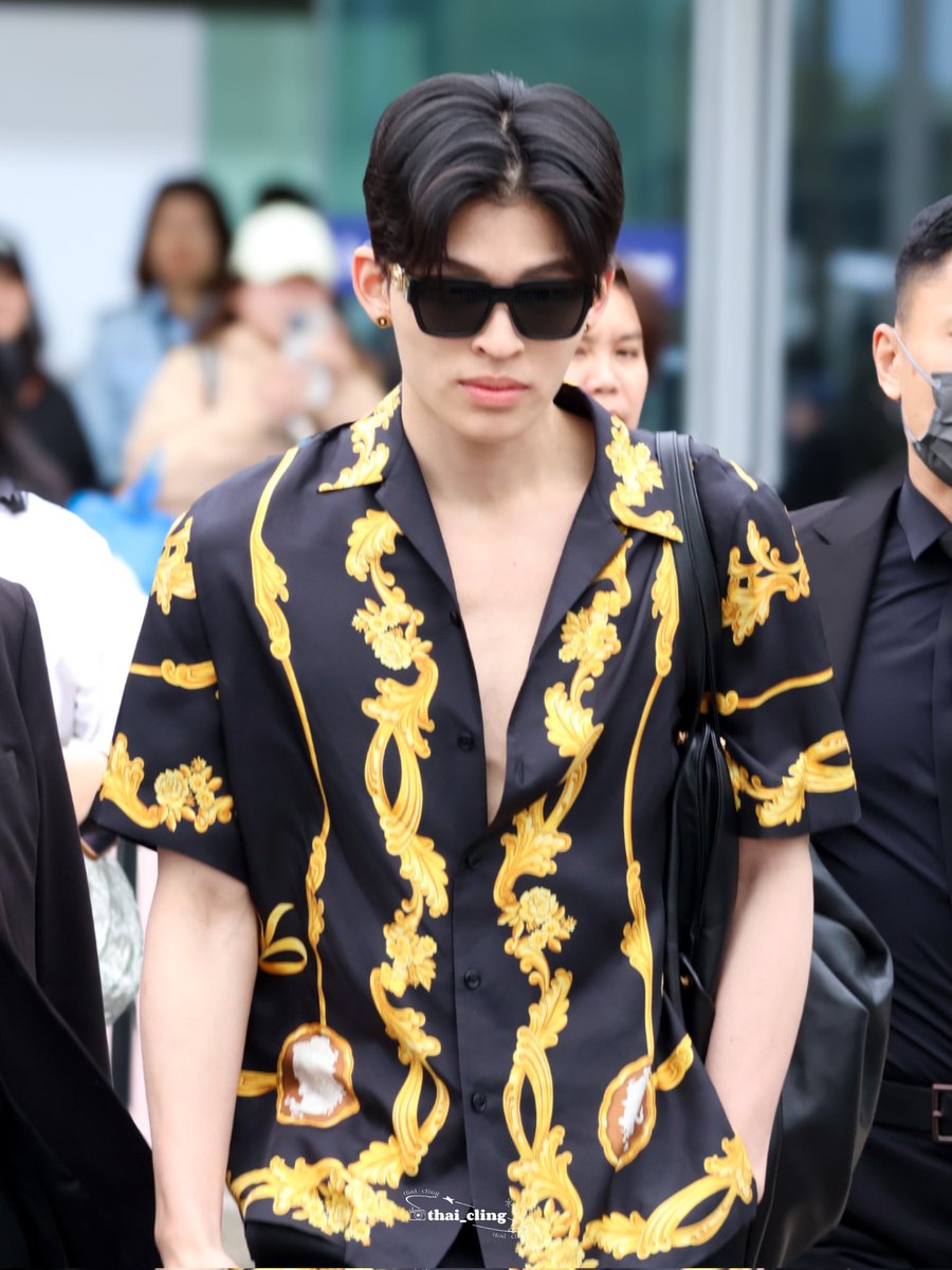 phuwville's tweet photo. Pendingin di tengah teriknya matahari 😭
GANTENG BANGET LU ANJIRR 🫵😭

#ppnaravit @ppnaravit
#Varsace https://t.co/iB5v93bX9v