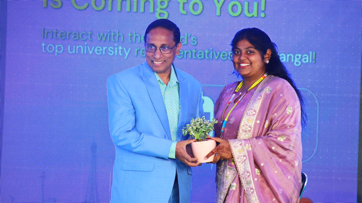 sr_university's tweet photo. Day 2 of Vyuha 2025 was filled with excitement and learning! Our students warmly welcomed the guest, who shared valuable insights during an engaging live interview session.

#SRU #SRUniversity #Bschool #Vyuha2025 #ManagementFest #BusinessInsights #FutureReady #Interview #Student https://t.co/v1DPnmRn9E
