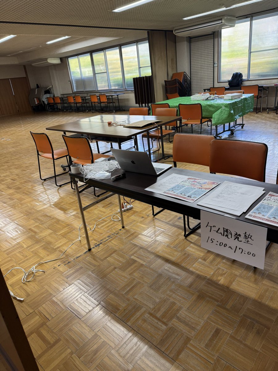 天満天神ゲーム開発塾 開校しました！

大阪天満宮の梅香学院は、南にある表門をくぐって左手(駐車場の建物)にあります。

梅香学院　3階　第一教室