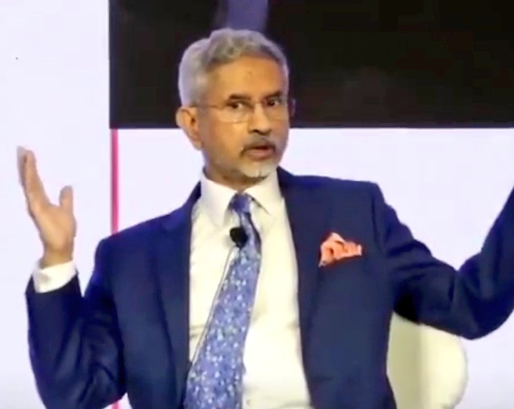 News Algebra tweet media