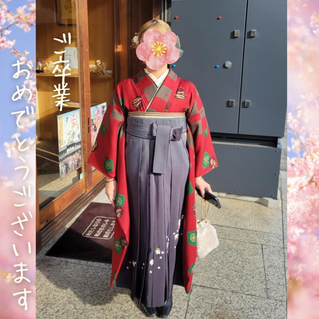 GofukuKanda's tweet photo. 梅に菜の花、沈丁花と目に楽しい季節になって参りました。

卒業式の皆さま晴々とした笑顔が本当に素敵です。お祝いの瞬間に立ち会えて私たち店員一同幸せです。

#川越
#一番街
#袴
#振袖
#卒業式
#着物好きな人と繋がりたい 
#呉服かんだ https://t.co/ATE4Cr9I0e