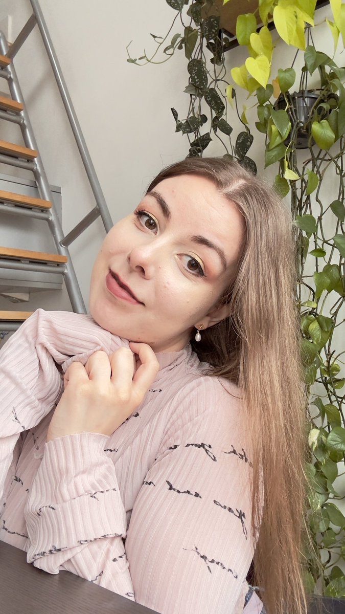 SurfWilde's tweet photo. Hey everyone! I’m Gaby, a senior character artist currently working with Media Molecule! 
I’ve been making characters for just over 6 years now and not planning to stop any time soon! I love stylised characters the most ✨
I’ve never been to #GDC so here’s #WhatAGameDevLooksLike https://t.co/p0u4IUmCid