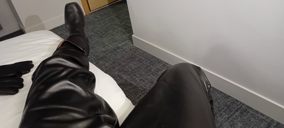 BramDeJong71's tweet image. Planning a face-to-face  with an arab master in Brussels for April.  What do you want to see?

#Leather #leathermaster #arabmaster #LeatherMan #LeatherMen #BLUF #LeatherFetish #GayLeather #arabsub