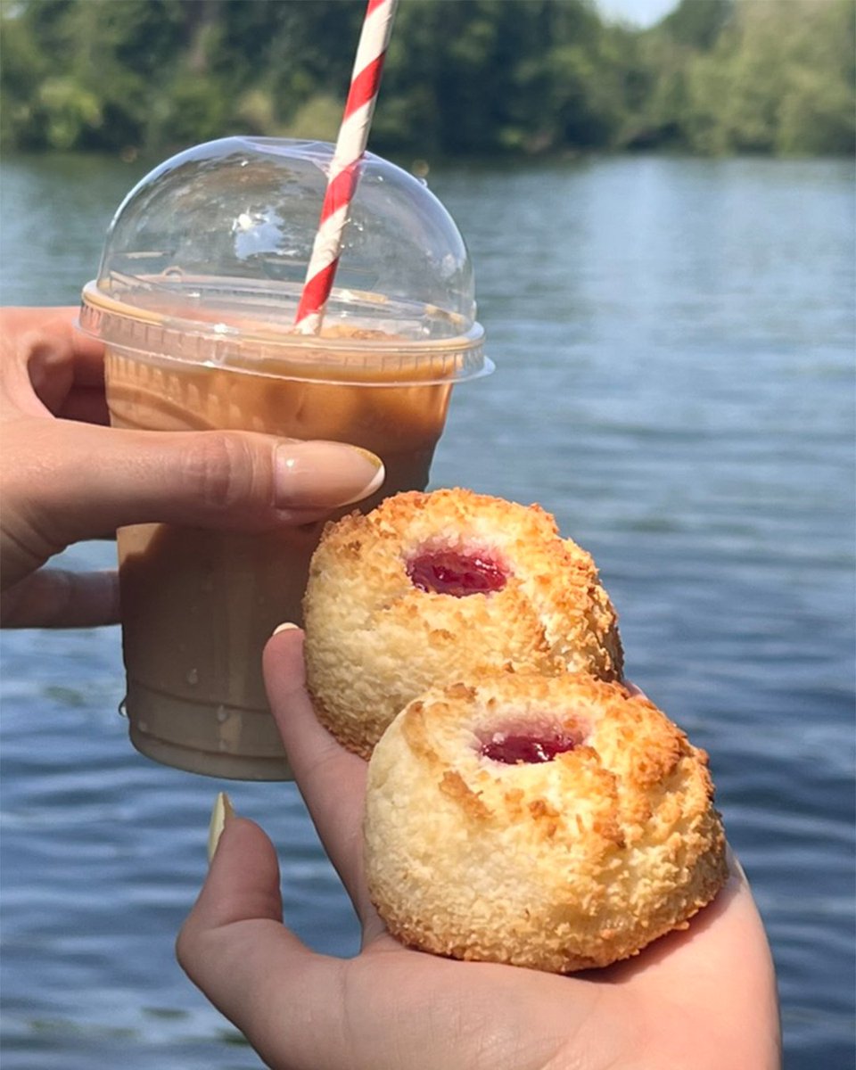 The perfect duo ☕ A rich, smooth coffee paired with a delicate coconut macaroon because some treats are just meant to be enjoyed together! 🤍 Who’s craving this combo? 😍 

#CoffeeAndMacarons #ButFirstCoffee #wenzels #icecoffee