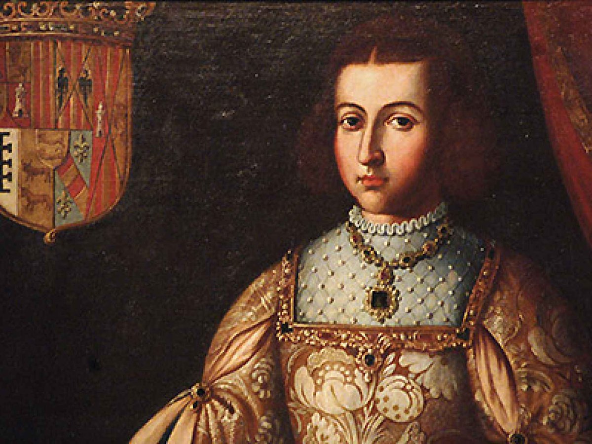 gozARTE's tweet photo. TAL DÍA COMO HOY... En 1506 Fernando el Católico se casa con #Germana de #Foix (en la foto). Dos años antes había muerto la reina Isabel, que le deja Castilla a su hija Juana, la mayor de los que les quedan. La mala relación del rey con su yerno, Felipe el Hermoso, le llevó a casarse por segunda vez para tener un hijo que heredase la Corona de Aragón, y buscó la alianza con el rey de Francia casándose con su sobrina, Germana.
¿Hubo un hijo de aquel matrimonio? Pues aunque el rey tenía 53 años y su esposa 18, sí, un niño al que se llamó Don Juan de Aragón y murió a las pocas horas de nacer. Si hubiera sobrevivido aquello hubiera supuesto que Castilla y Aragón se hubieran separado otra vez.
Lo cierto es que Felipe el Hermoso murió pronto y Juana enloqueció. ¿O no? Pues es difícil de decir, porque su ambicioso padre se encargó de que pasara por loca para poderla inhabilitar y encerrarla en Tordesillas. Cuando Fernando murió, en 1516, dejó a Juana heredera de todos sus reinos, que fueron gobernados por el hijo de la infortunada reina, Carlos, que reinaría como Carlos I. Sin embargo, y a pesar de que Juana siguió recluida en Tordesillas hasta el final de sus días siempre recibió la consideración de lo que era, la reina, y bien cerca de nosotros, en la Lonja de Zaragoza, todavía en 1551 se puede leer una inscripción que dice: "... corregnantes donya Juana y don Carlos...".