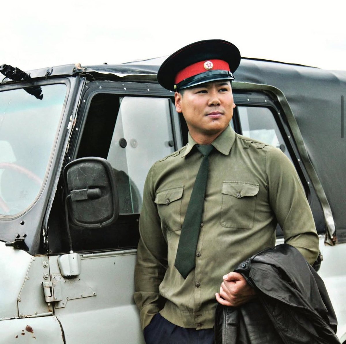 Баярын мэндээ 
Дагасныг нь эргүүлээд дагана...