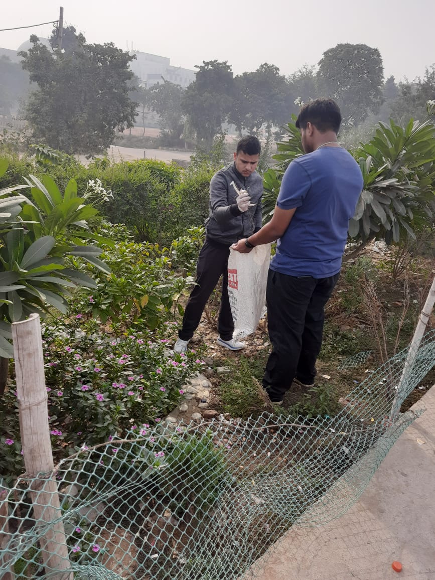 EgisIndia's tweet photo. 🌿 Egis in India, in partnership with Hara Jeevan, leads a Cleanliness & Plantation Drive in Aaryana! 🌿

As part of our commitment to environmental responsibility, Egis India partnered with Hara Jeevan to organize a cleanliness and plantation drive in Aaryana—a thriving green zone developed by Egis. 

This initiative brought together enthusiastic volunteers committed to helping the environment and the community.

Each small step brings us closer to a cleaner, greener future—and together, we are making a difference! 🌱