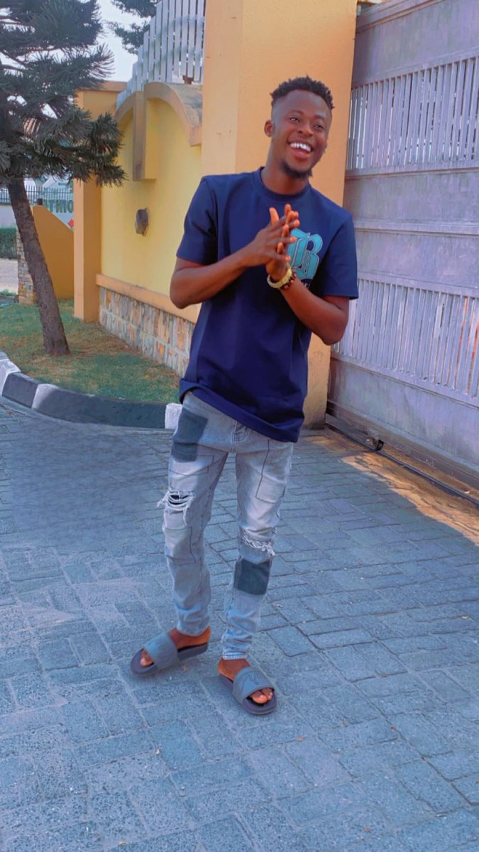 Lurdcoded01's tweet image. Hi y’all 
Who care for black guy??