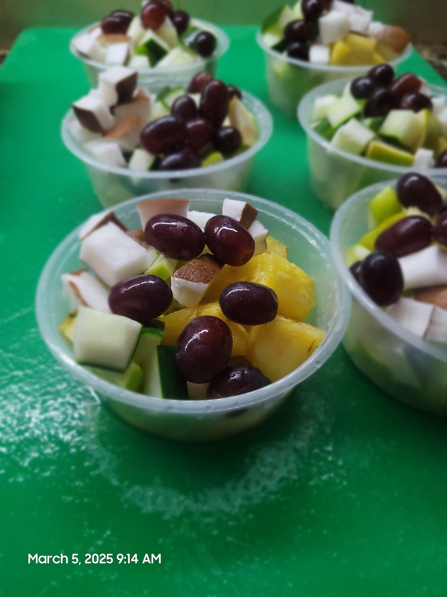 SholaidesBrew's tweet photo. Good morning twitter, we have mini and medium salad bowls available in the city of ibadan. Healthy and affordable.
Send a dm to order #ibadan #fruitsalad #healthyeating https://t.co/odhskl45U9