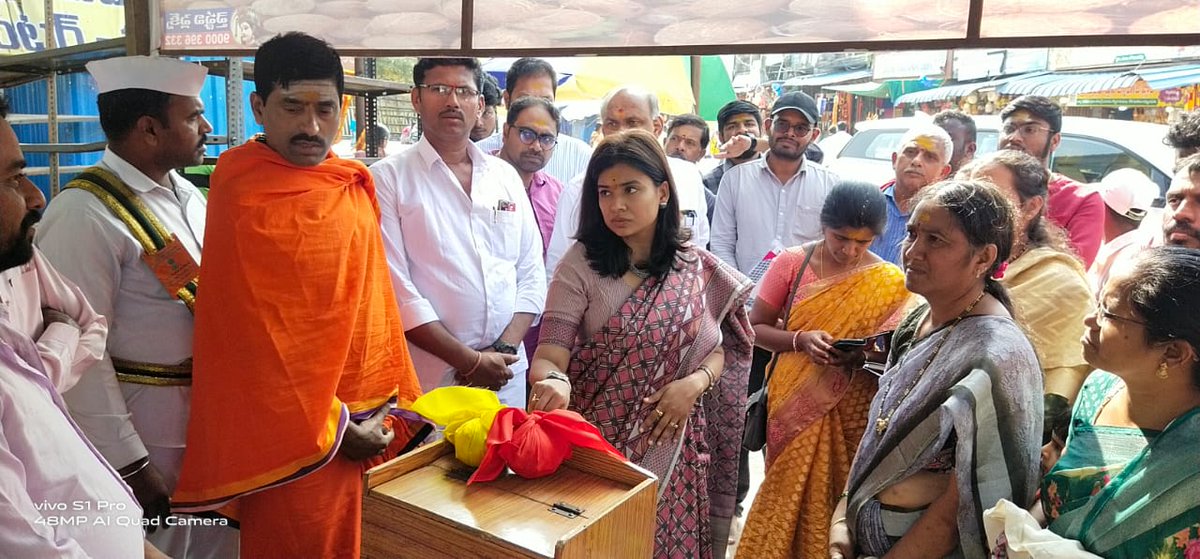 swachhasiddipet's tweet image. Today is #GlobalRecyclingDay! Recycling is not just an action—it’s a responsibility. Let’s commit to reducing waste, reusing materials, and recycling right. 🌍 #SwachhSiddipet #RefuseReduceReuseRecycle @swachhbharat @DoWRRDGR_MoJS @Collector_SDPT @AcSiddipet @TSSBMG