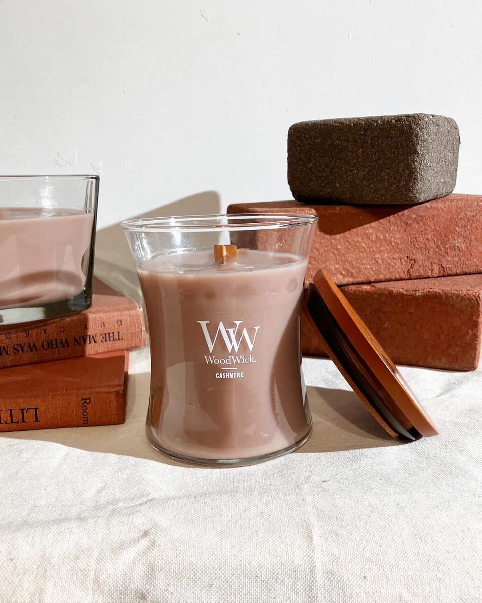 candlehouse_ao's tweet image. WoodWick定番人気の【カシミヤ】✨
サンダルウッド、トンカ豆、カリンなどのフレグランスノートが贅沢で魅力的な香りです♪

#WoodWick
#アロマキャンドル
#キャンドル