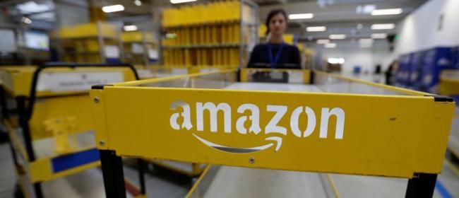 k_sarrazin's tweet image. #Amazon utilise un arsenal d'armes pilotées par l' #IA contre les travailleurs, l'entreprise utilise des moyens algorithmiques de surveillance pour empêcher la syndicalisation de ses employés buff.ly/NOkK8kV