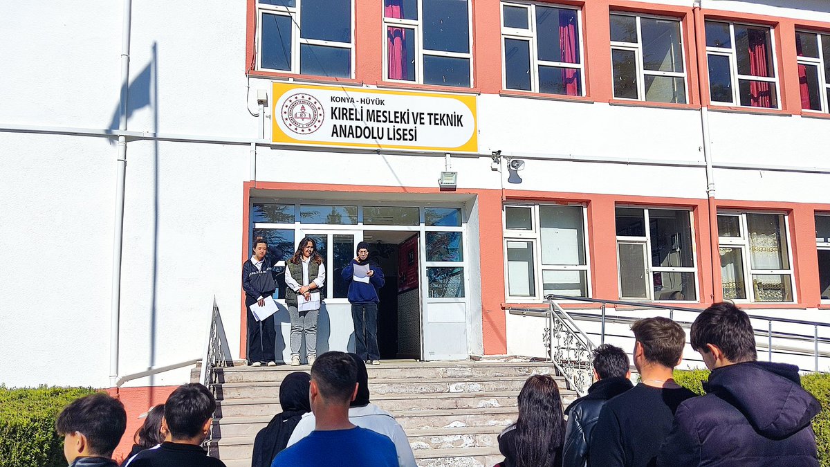 KireliMtal's tweet photo. 18 Mart Şehitleri Anma Günü ve Çanakkale Deniz Zaferi 110.yıldönümünde şehitlerimizi  okulumuzda törenle andık.Tüm şehitlerimizin ruhu şad olsun. https://t.co/80tR9LXZX5