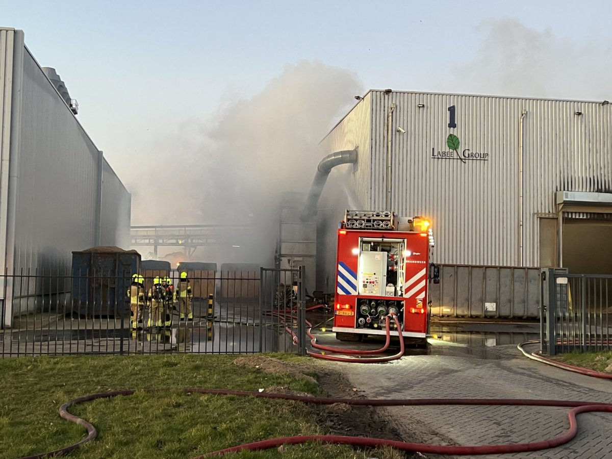 Grote brand bij houtspecialist