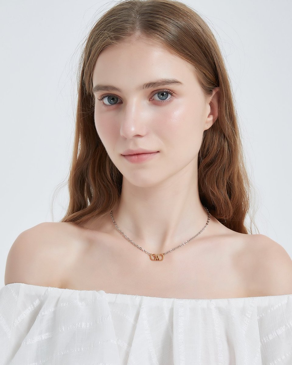 ADNEW_Official's tweet image. Thanks【ソリュン様】
This is our exclusive line of product.
ADNEW公式商品着用
《RION.7 Bicolor Symbol Necklace》
WHO:#NMIXX/#エンミックス/#엔믹스
#SULLYOON/#ソリュン/#설윤
WHERE+VIA:NMIXX公式Youtube/버블