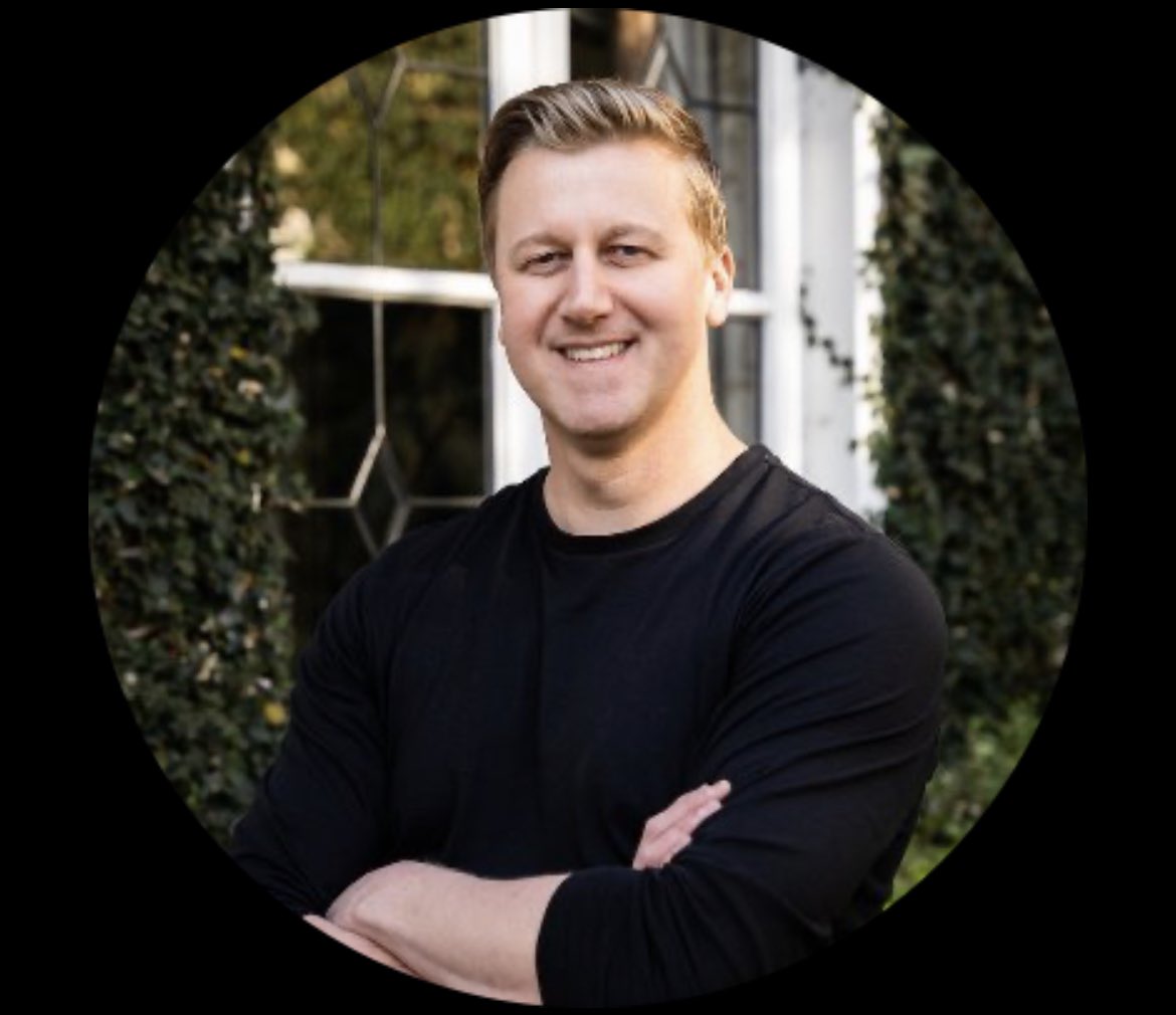 The many people😭: