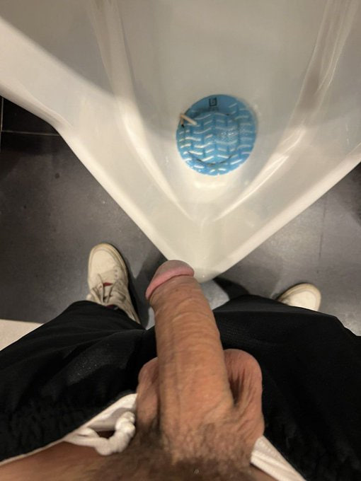 KingDiamond898's tweet photo. 今天提前结束工作，下班以后我的工作可以干你吗 让你下不了床的那种 让你干完一次又想要第二次  #打桩机 https://t.co/lUhx0sy7kC