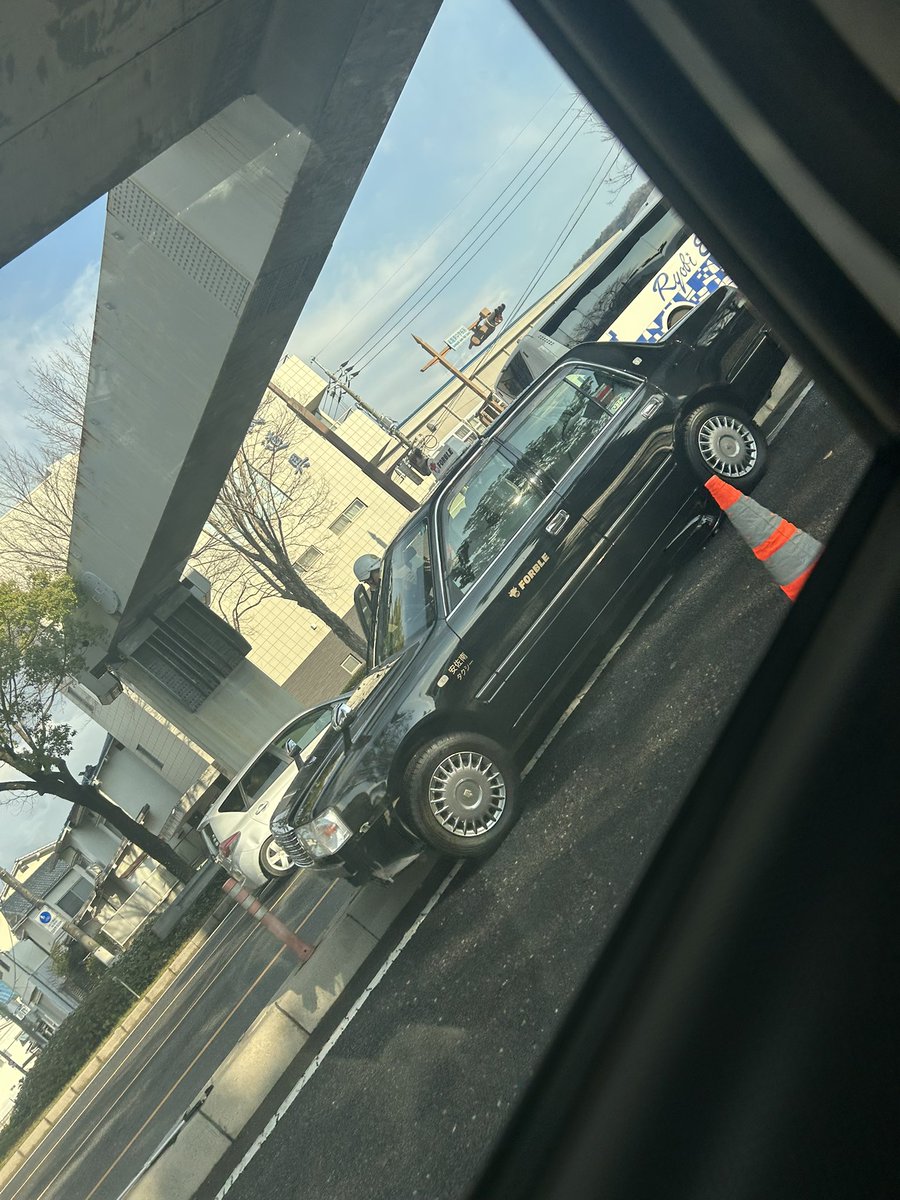asahi_219's tweet photo. ニュースタイル
中央分離帯駐車

大丈夫かな https://t.co/GjB7GK3ujx