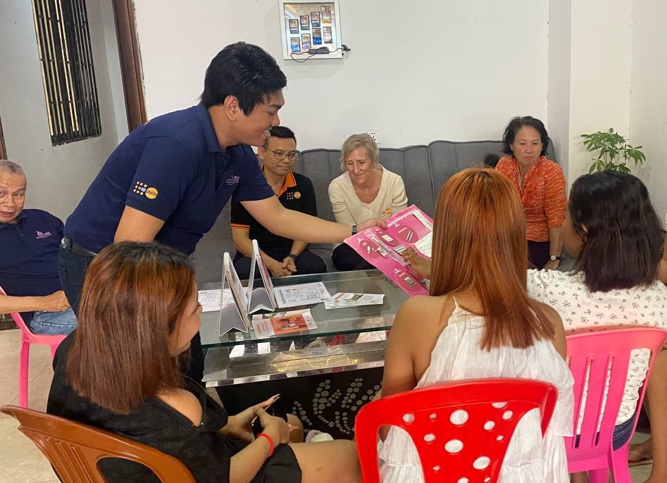 UNFPACambodia's tweet photo. Access to services &amp; #SocialProtection is vital for women most at risk. @UNFPA, partnering with #CWPD, met with stakeholders &amp; EFWs in #Sihanoukville to discuss reproductive &amp; maternal health. Grateful to all stakeholders, especially the women we met with.
#WomenHealth #SRHR #MCH https://t.co/IraOnp61RD