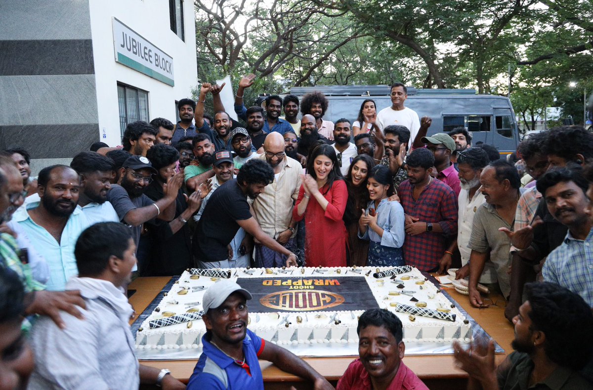 Dir_Lokesh's tweet image. IT’S A WRAP FOR #COOLIE 💥 💥
What an incredible experience it has been travelling with @rajinikanth sir, @iamnagarjuna sir, @nimmaupendra sir, #SathyaRaj sir, #SoubinShahir sir, @shrutihaasan and the entire team 🤗🤗❤️❤️
Will forever cherish this amazing experience 🤗🙏