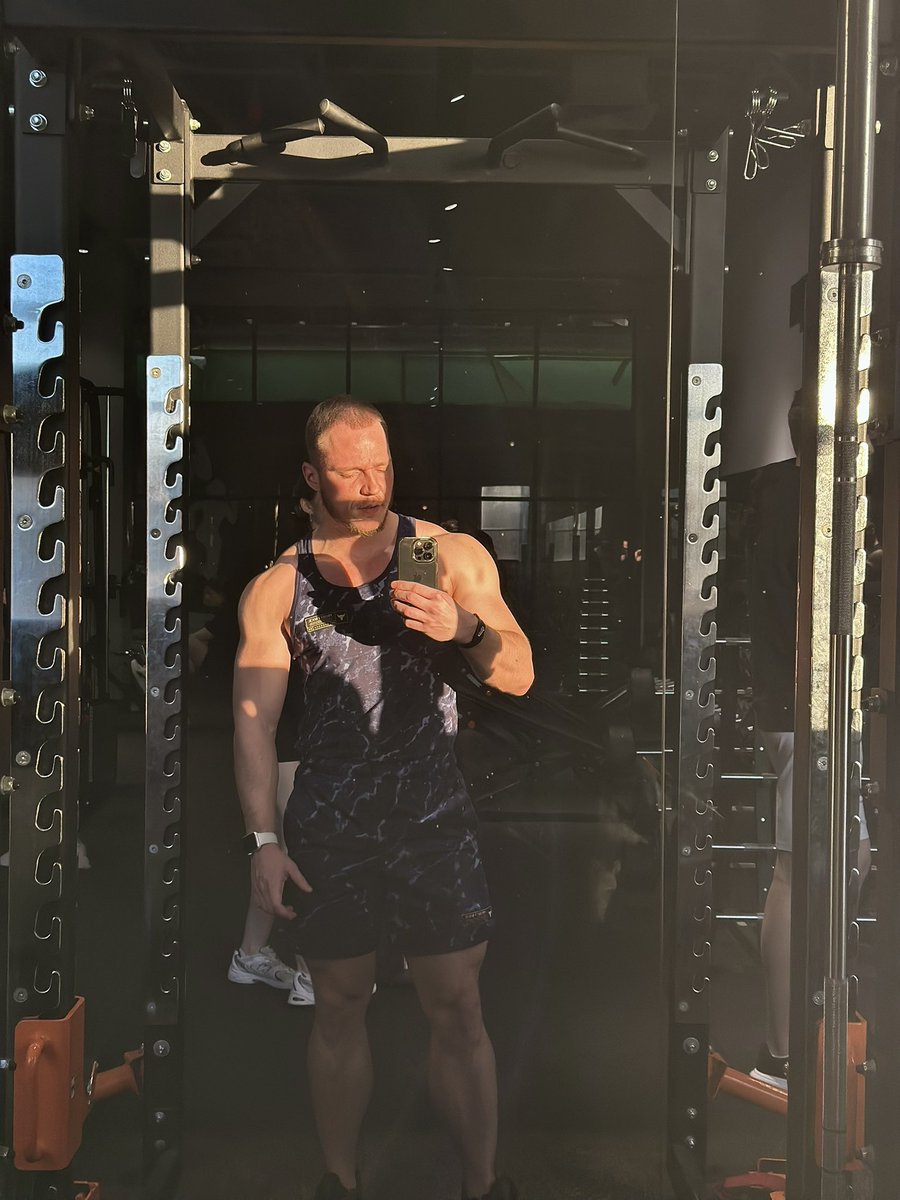 ouseswon's tweet image. The sun is drawn to beauty💪🏼😎☀️