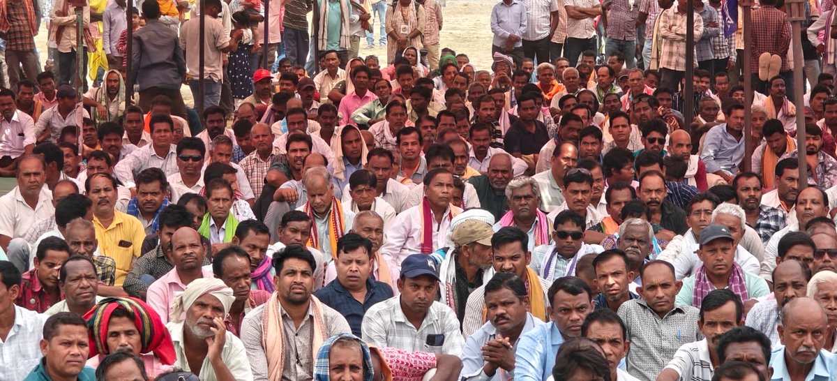 Bargarh, Odisha: Thousands of Kisans participated in a  Kisan Mahapanchayat held at Bargarh in #Odisha to protest the BJP governments' betrayal of farmers at the Centre and in the State, the effort to bring back the pro-corporate Farm Acts through the backdoor in the name of the