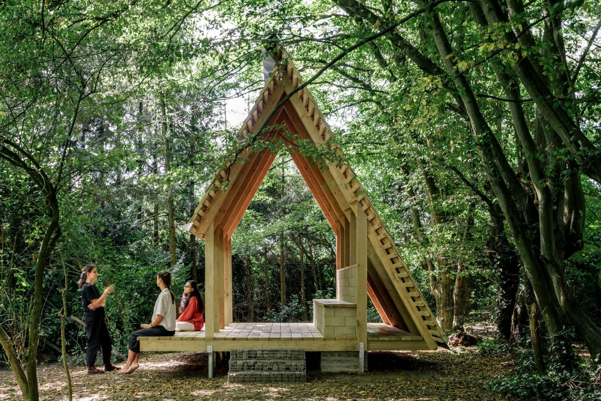 Archello's tweet image. Building Beyond Pastorie reactivates a historic site with a pavilion and earth oven, crafted from locally sourced, bio-based, and reclaimed materials.
buff.ly/6ZruFgt
#SustainableBuilding #ReclaimedMaterials #CommunityArchitecture