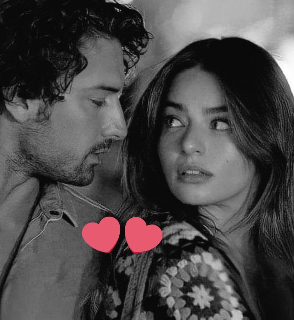 samren786's tweet photo. نہ خواہش نہ جستجو 
بس یہ آئینہ ھے میرے روبرو 

تیرے لئۓ میں کچھ بھی نہیں 
لیکن میرے لئۓ بس تو ہی تو

،،،،،🖤 https://t.co/4ZXuhdZR70