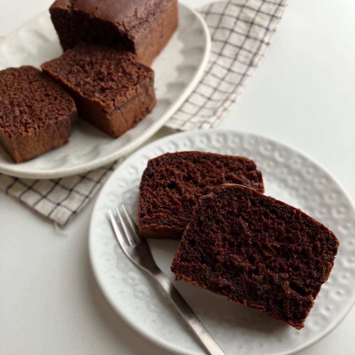 Sakichan1230's tweet photo. 米粉で作る【ココア豆腐パウンドケーキ】
とにかく混ぜて焼くだけなのに、ふわっふわでもっちりの自信作✨️
卵・バター・乳不使用です https://t.co/ikDWI4tgR5