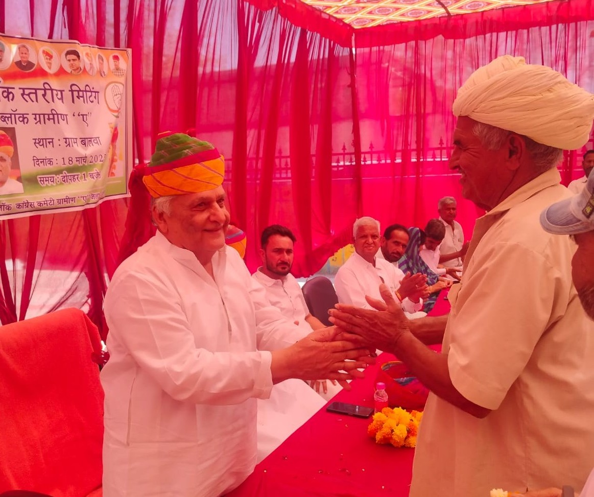 MirdhaOne's tweet photo. आत्मीयता का स्पर्श, अपनों का साथ।

संस्कृति से नाता, अपनापन प्यारा,
आत्मीयता का स्पर्श, संग अपनों का सहारा।

#मारवाड़  #mirdha  #मिर्धा https://t.co/PuA0s2u3cC