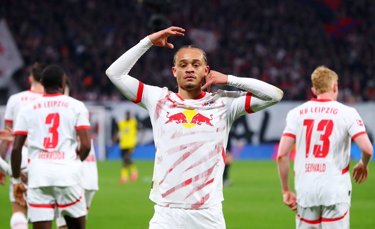 🚨 إذا قرر تشافي سيمونز الرحيل هذا الصيف، فلن يتخلى عنه النادي بأقل من 80 مليون يورو. خيار البقاء لا يزال مطروحًا، لكن في حال رحيله، يريد لايبزيغ تحقيق مكسب مالي كبير، خاصة أنه انضم من باريس مقابل 50 مليون يورو. 👀🔥

✍️ المصدر: الصحفي <a href="/philipphinze24/">Philipp Hinze</a> من <a href="/SkySportDE/">Sky Sport</a>.