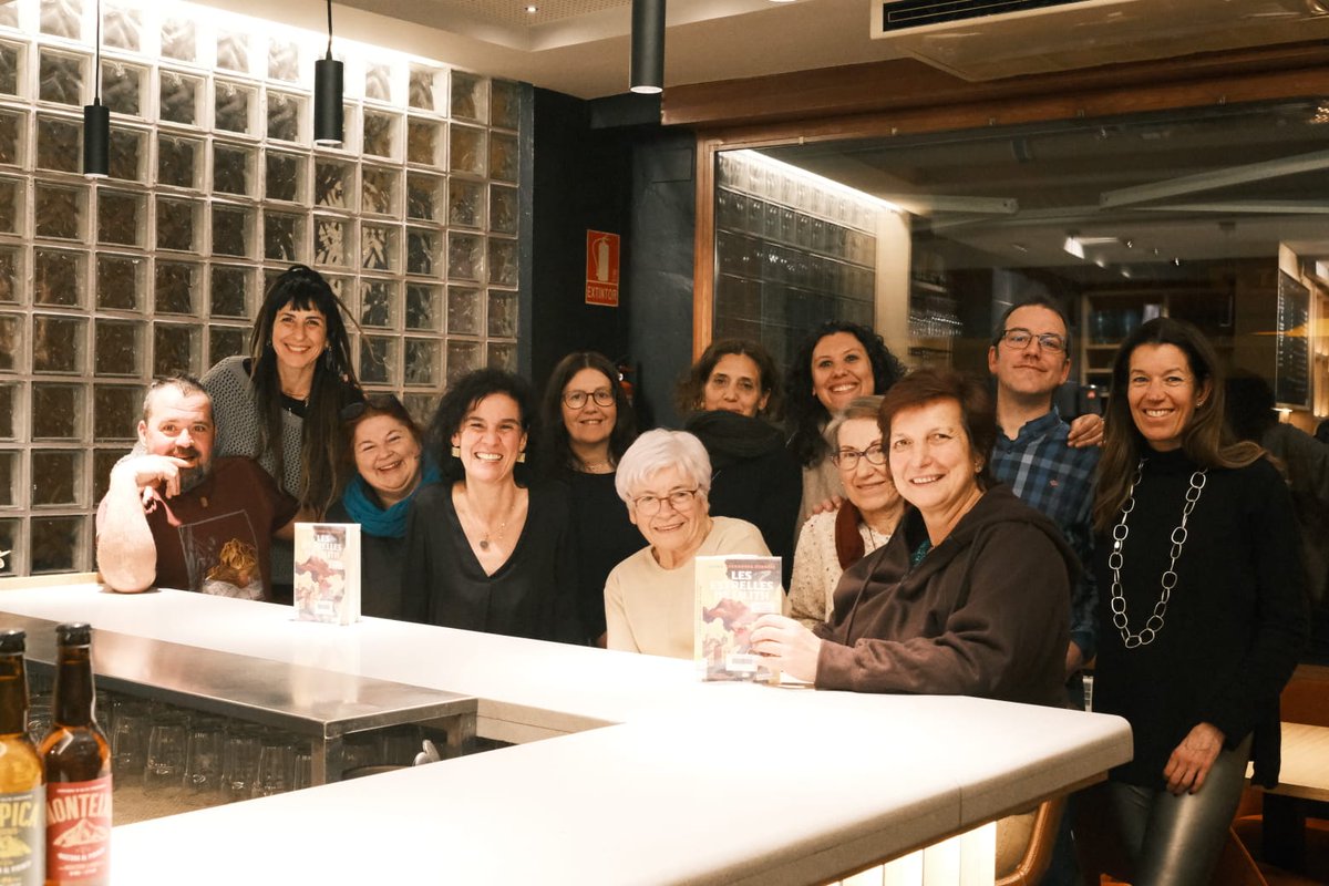 Trobada del club de lectura d'Esterri amb l'escriptora Laura Casanovas Borrell, per parlar sobre el magnífic llibre "Les estrelles de Lilith"

<a href="/lletres/">Lletres catalanes</a> <a href="/bibliotequescat/">Biblioteques</a> <a href="/bibliotequeslle/">Biblioteques Lleida</a>