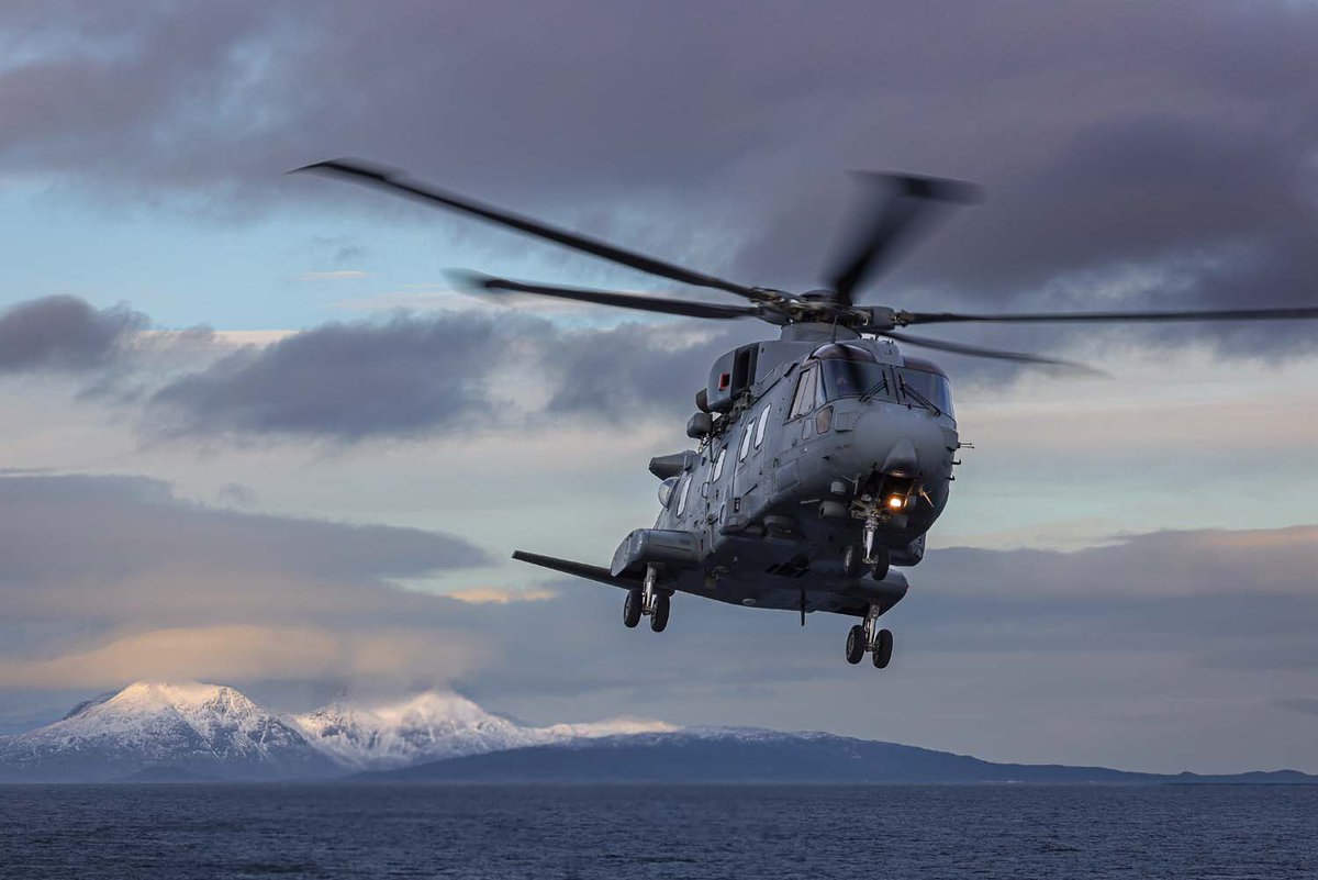 By night, by fjord...

#RoyalMarines launched night-time commando raids in the final act of a major deployment to the Arctic Circle that underscored the UK’s commitment to deterring aggression on NATO's northern flank.

Read more: royalnavy.mod.uk/news/2025/marc…