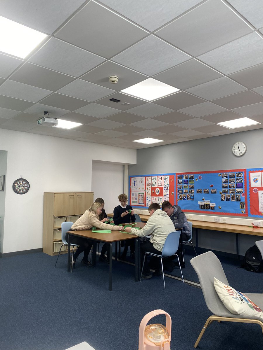 Thanks to the leadership class for hosting a St Patrick’s themed chat and craft at lunch ☘️